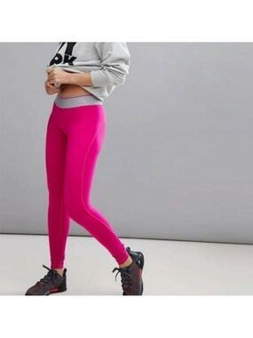 IVY PARK Bold Pink Leggings – Size M (NWT)